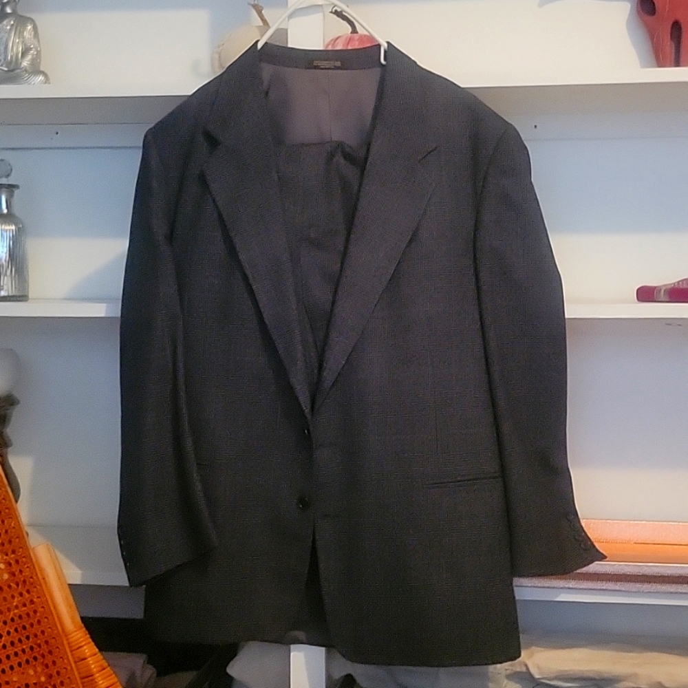 Beautiful men's 44r suit paint 32/34